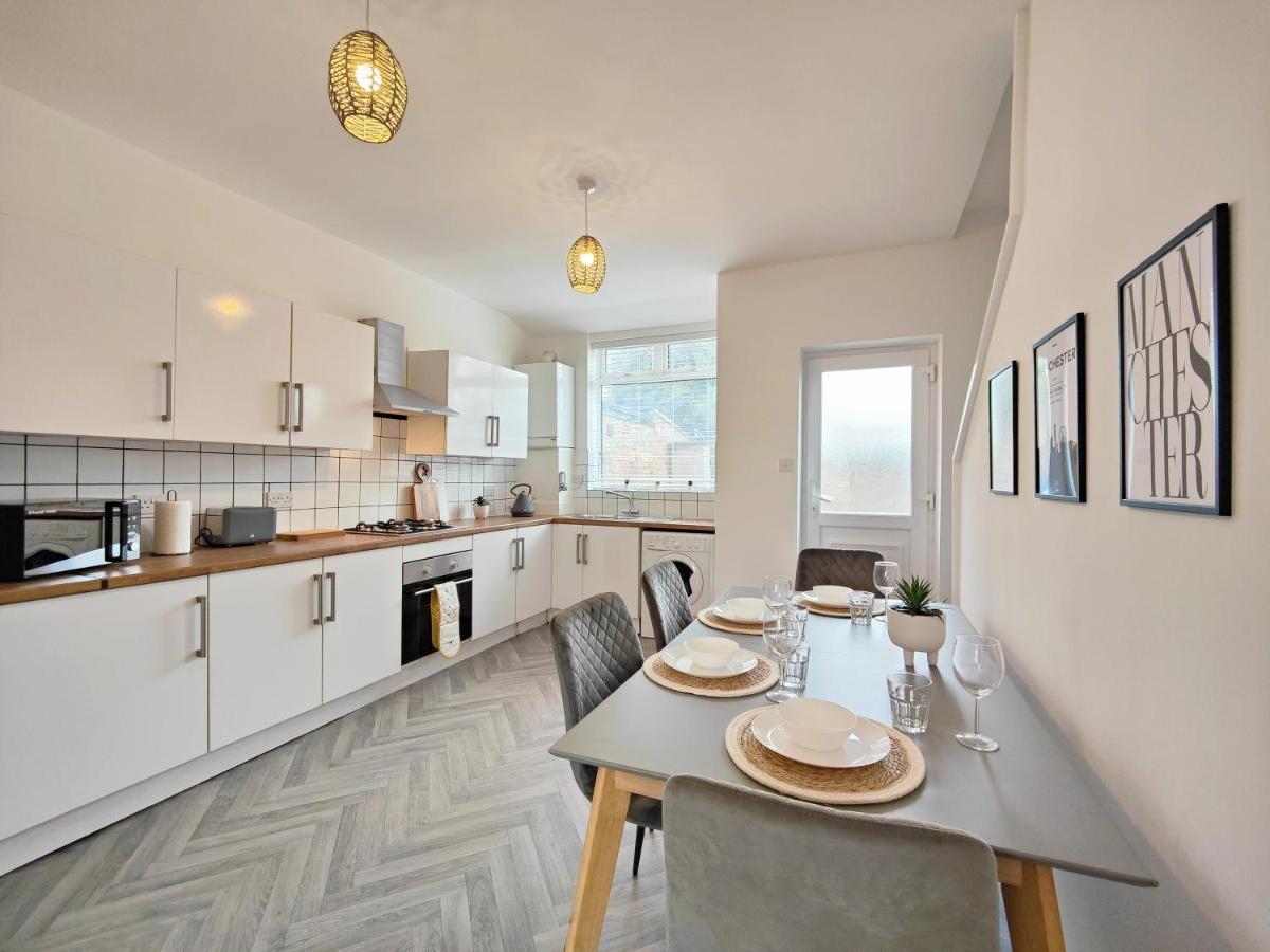 Willa Stott House - Bright Spacious Townhouse 15 Minutes To Central Manchester With Free Parking Zewnętrze zdjęcie