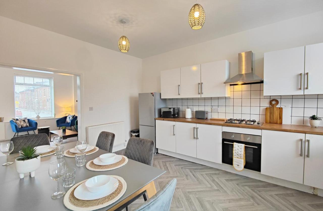 Willa Stott House - Bright Spacious Townhouse 15 Minutes To Central Manchester With Free Parking Zewnętrze zdjęcie