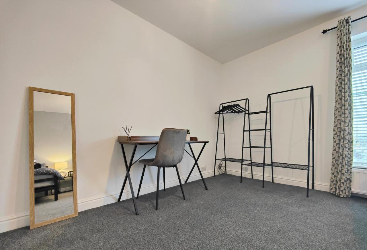 Willa Stott House - Bright Spacious Townhouse 15 Minutes To Central Manchester With Free Parking Zewnętrze zdjęcie