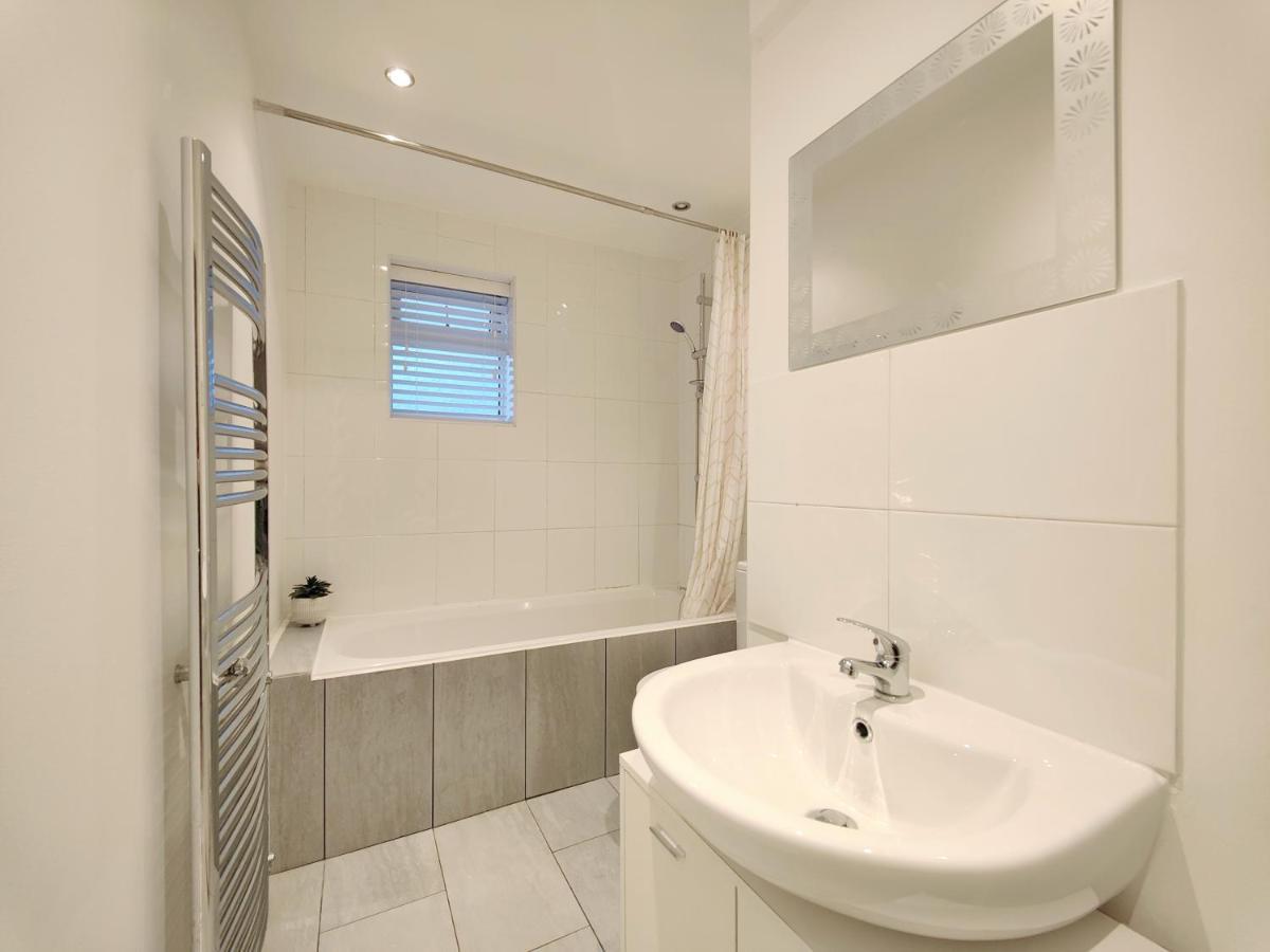 Willa Stott House - Bright Spacious Townhouse 15 Minutes To Central Manchester With Free Parking Zewnętrze zdjęcie